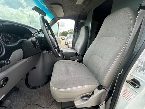 Used 2000 Ford E-350 and Econoline 350 Super Duty RWD image 25
