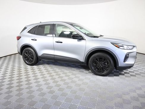 Used 2023 Ford Escape Active w/ Tech Pack #1 AWD/4WD image 8