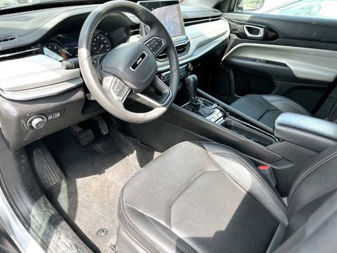 Used 2025 Jeep Compass Limited image 4