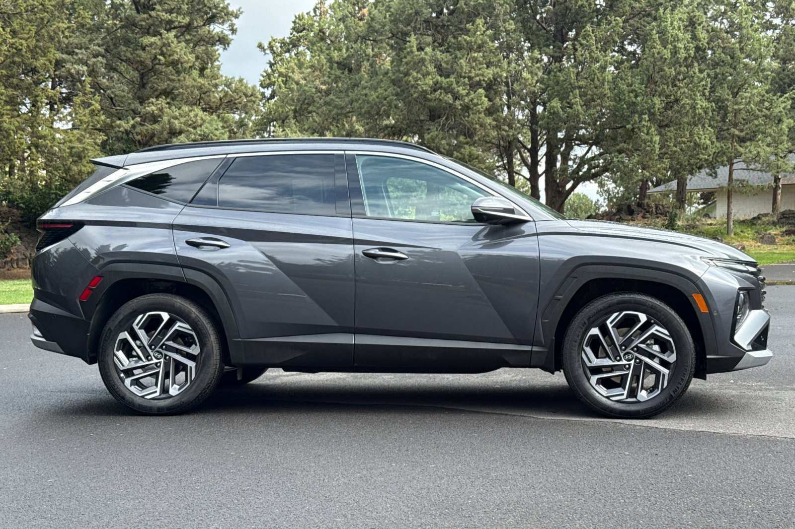 Used 2025 Hyundai Tucson Limited AWD/4WD image 3
