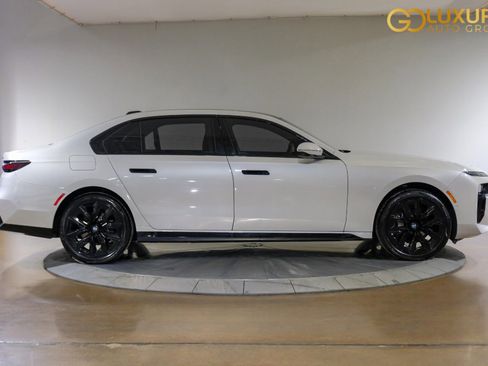 Used 2024 BMW 740i w/ Premium Package 2 image 11