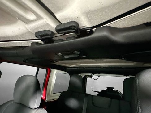 Used 2019 Jeep Wrangler Unlimited Sahara image 21