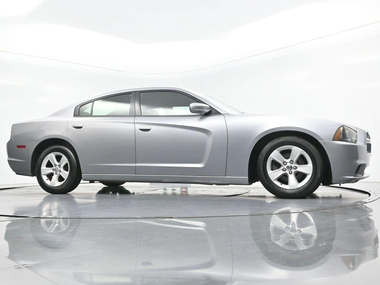 Used 2013 Dodge Charger SE RWD image 37
