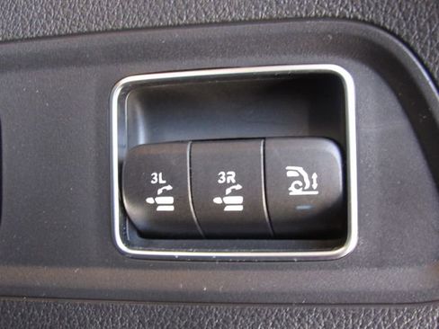 Used 2025 Mercedes-Benz GLS 450 4MATIC image 28