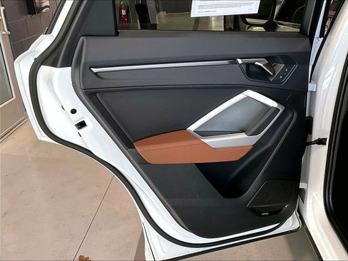 Used 2024 Audi Q3 2.0T Premium Plus w/ Premium Plus Package image 22