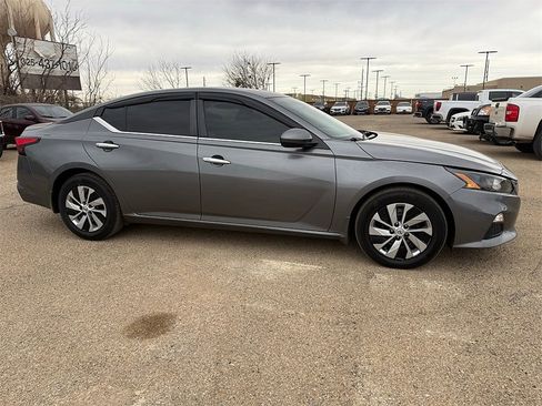 Used 2022 Nissan Altima 2.5 S image 2