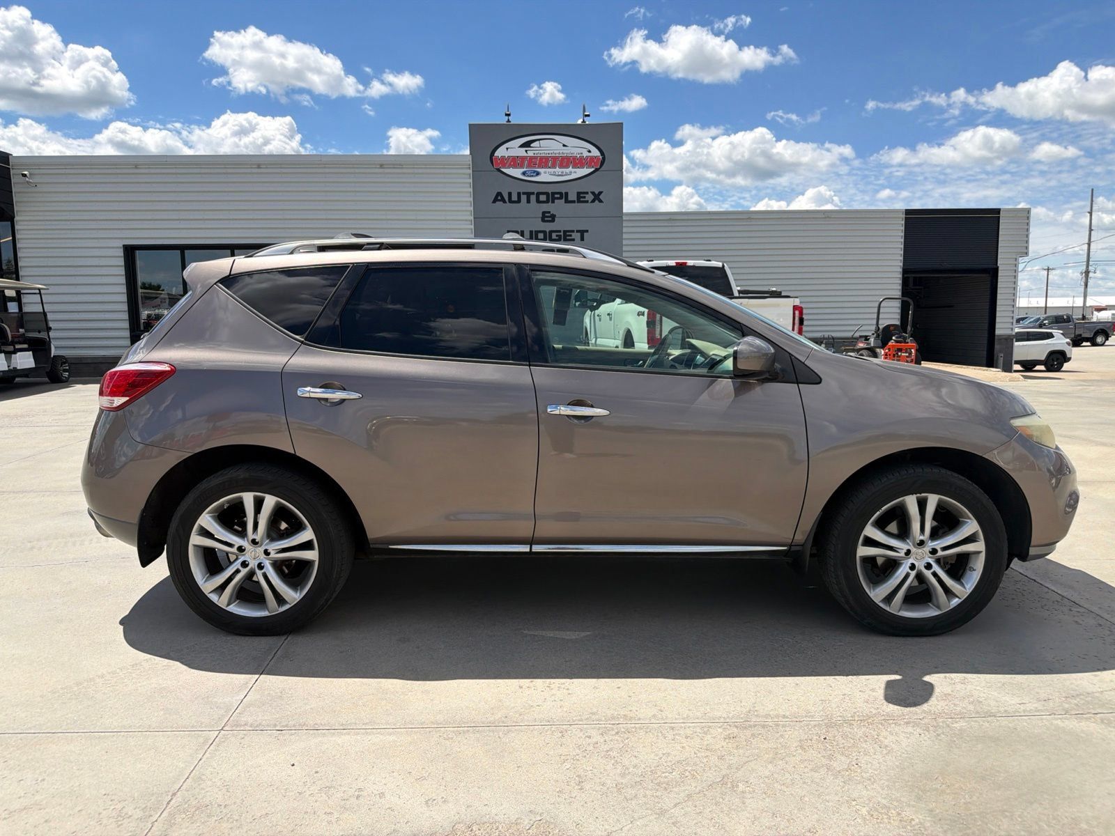 Used 2011 Nissan Murano LE w/ Navigation Pkg AWD/4WD image 1