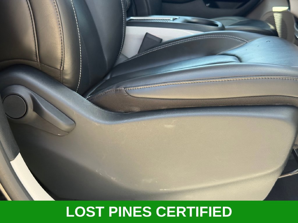 Used 2023 Chrysler Pacifica Touring-L FWD image 24