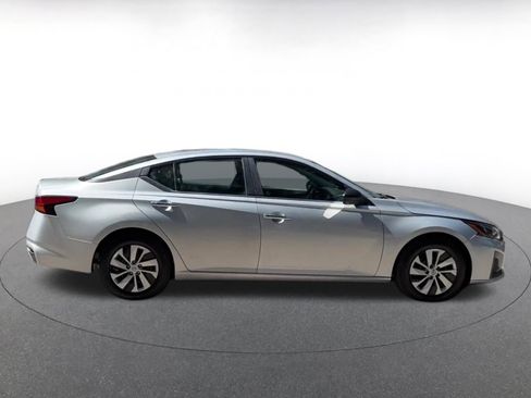 Used 2024 Nissan Altima 2.5 S FWD image 16