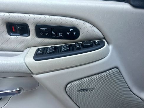 Used 2005 Cadillac Escalade AWD image 11