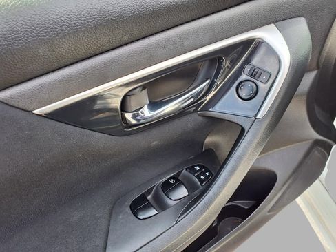 Used 2014 Nissan Altima 2.5 S FWD image 15