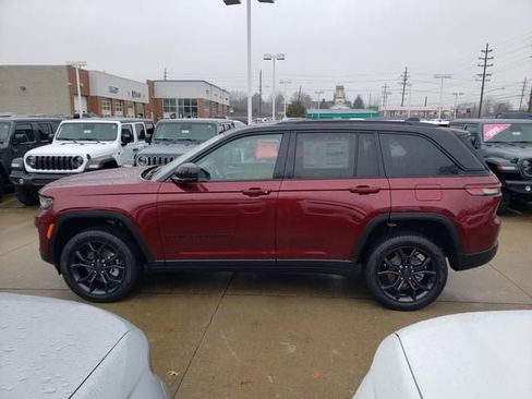 New 2025 Jeep Grand Cherokee Limited image 3