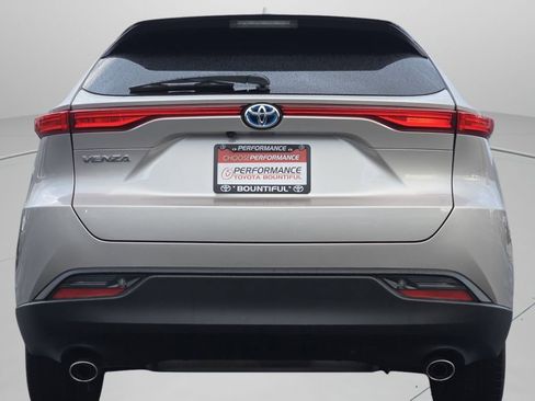 Used 2024 Toyota Venza LE image 18
