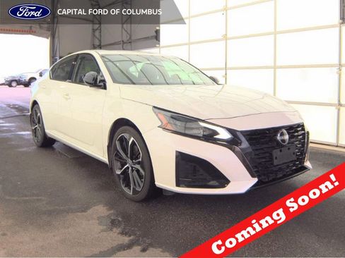 Used 2023 Nissan Altima 2.5 SR w/ SR Premium Package AWD/4WD image 1