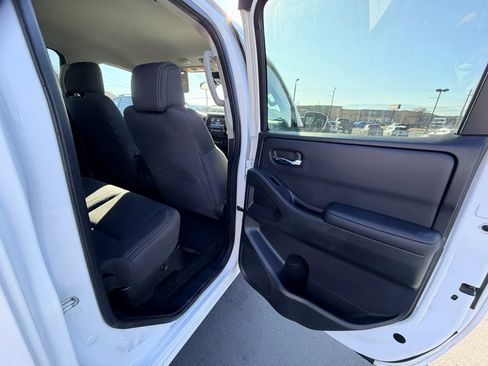 Used 2023 Nissan Frontier SV image 21