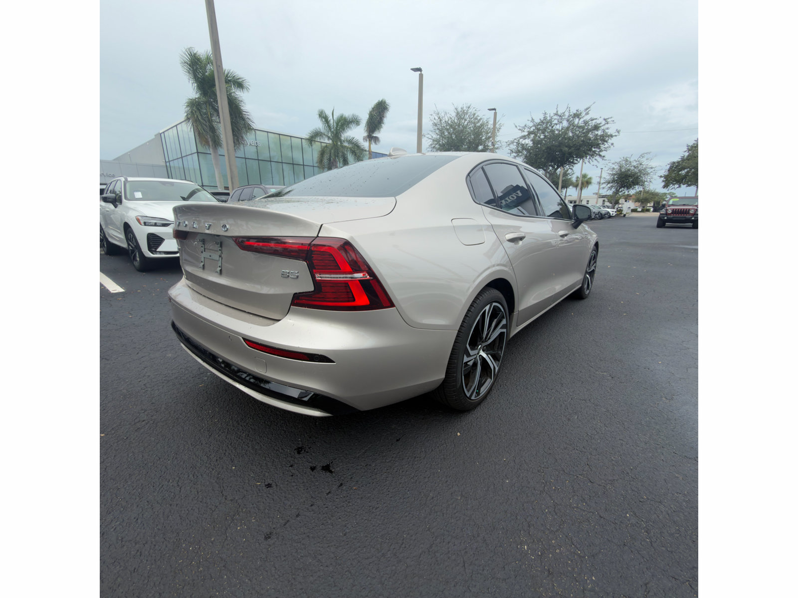 Used 2024 Volvo S60 B5 Core FWD image 7