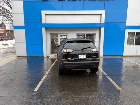 Used 2022 Jeep Cherokee Trailhawk image 6