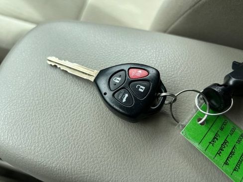 Used 2010 Toyota Corolla LE FWD image 28