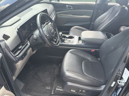 Certified 2025 Kia Carnival FWD image 18