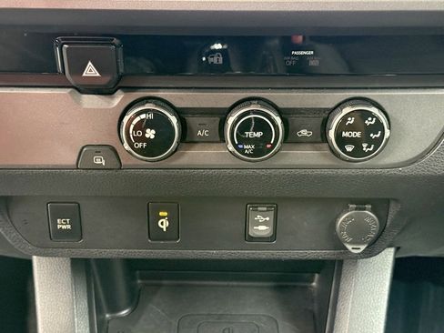 Used 2017 Toyota Tacoma TRD Sport image 30