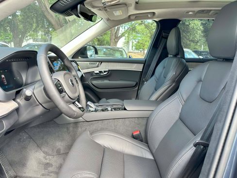 Used 2026 Volvo XC90 B6 Ultra w/ Lounge Package image 13