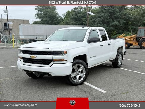 Used 2018 Chevrolet Silverado 1500 Custom w/ Custom Value Package AWD/4WD image 1