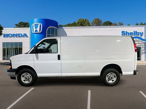 Used 2024 GMC Savana 2500 w/ Driver Convenience Package image 5