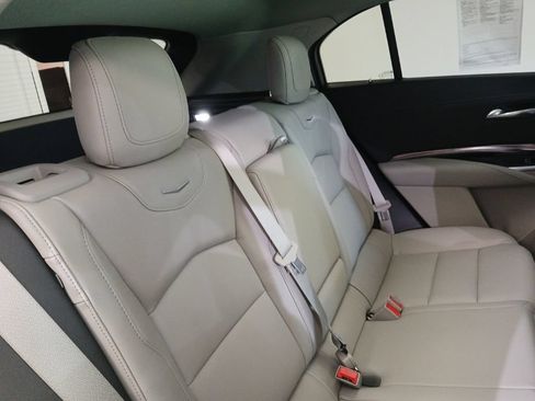 Certified 2022 Cadillac XT4 Luxury w/ Cold Weather Package AWD/4WD image 14