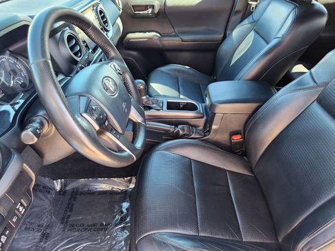 Used 2020 Toyota Tacoma TRD Sport w/ TRD Premium Sport Package image 3