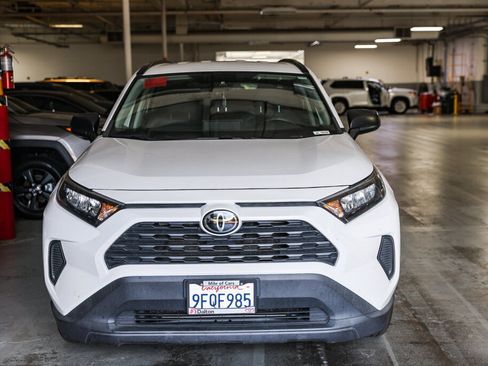 Used 2021 Toyota RAV4 LE FWD image 2