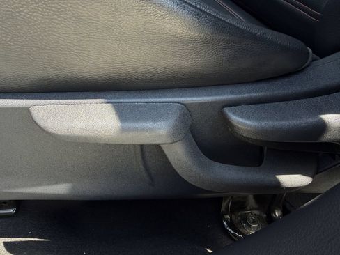 Used 2019 Nissan Kicks SR w/ SR Premium Package FWD image 27