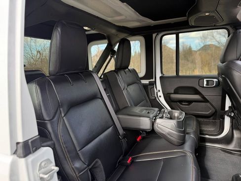 Used 2024 Jeep Wrangler Sahara image 21