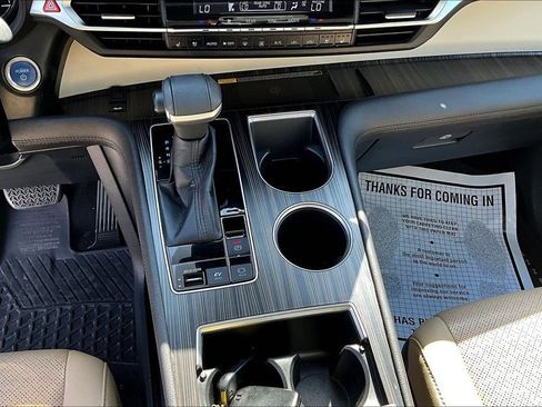 Used 2021 Toyota Sienna XLE image 10