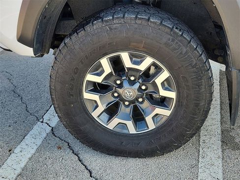 Used 2021 Toyota Tacoma TRD Off-Road w/ Technology Package image 8