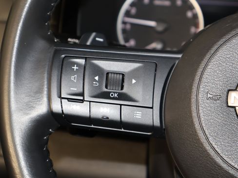 Used 2025 Nissan Pathfinder SV image 21