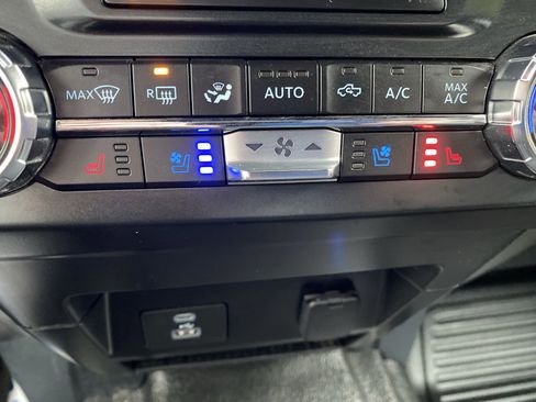 Certified 2022 Ford F350 Lariat w/ Tremor Off-Road Package image 8