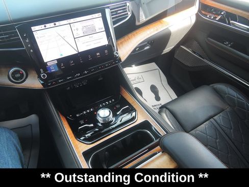 Used 2023 Jeep Grand Wagoneer Series III AWD/4WD image 18