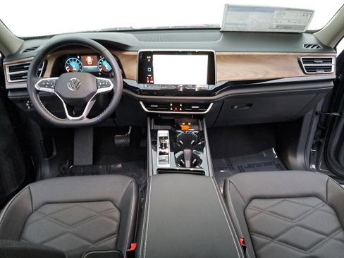New 2026 Volkswagen Atlas SE FWD image 9