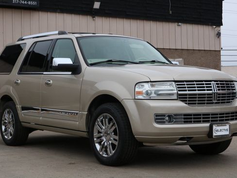 Used 2008 Lincoln Navigator 4WD image 3