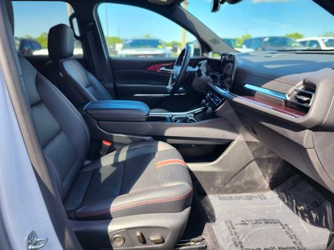 Used 2024 Chevrolet Traverse RS w/ LPO, Floor Liner Package AWD/4WD image 9