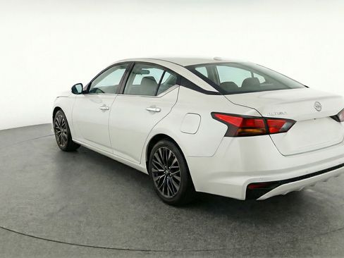 Used 2025 Nissan Altima 2.5 SV image 6