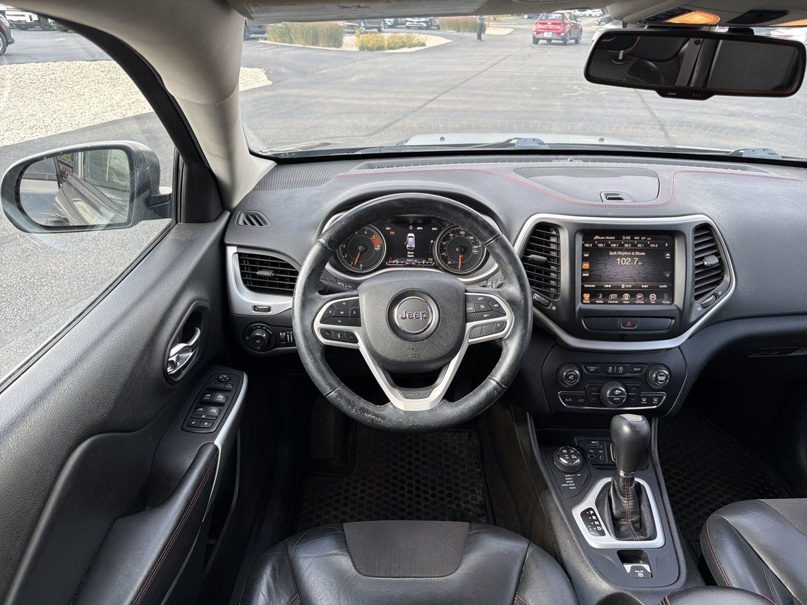 Used 2017 Jeep Cherokee Trailhawk w/ Comfort/Convenience Group AWD/4WD image 15