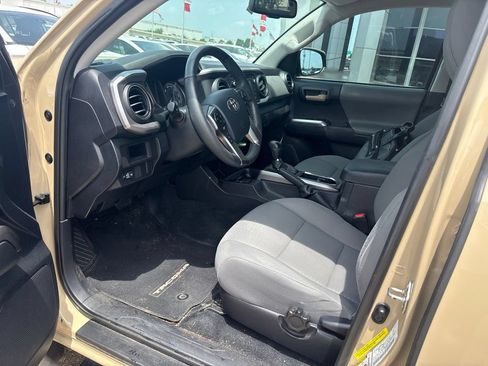 Used 2017 Toyota Tacoma SR5 w/ Tow Package AWD/4WD image 4