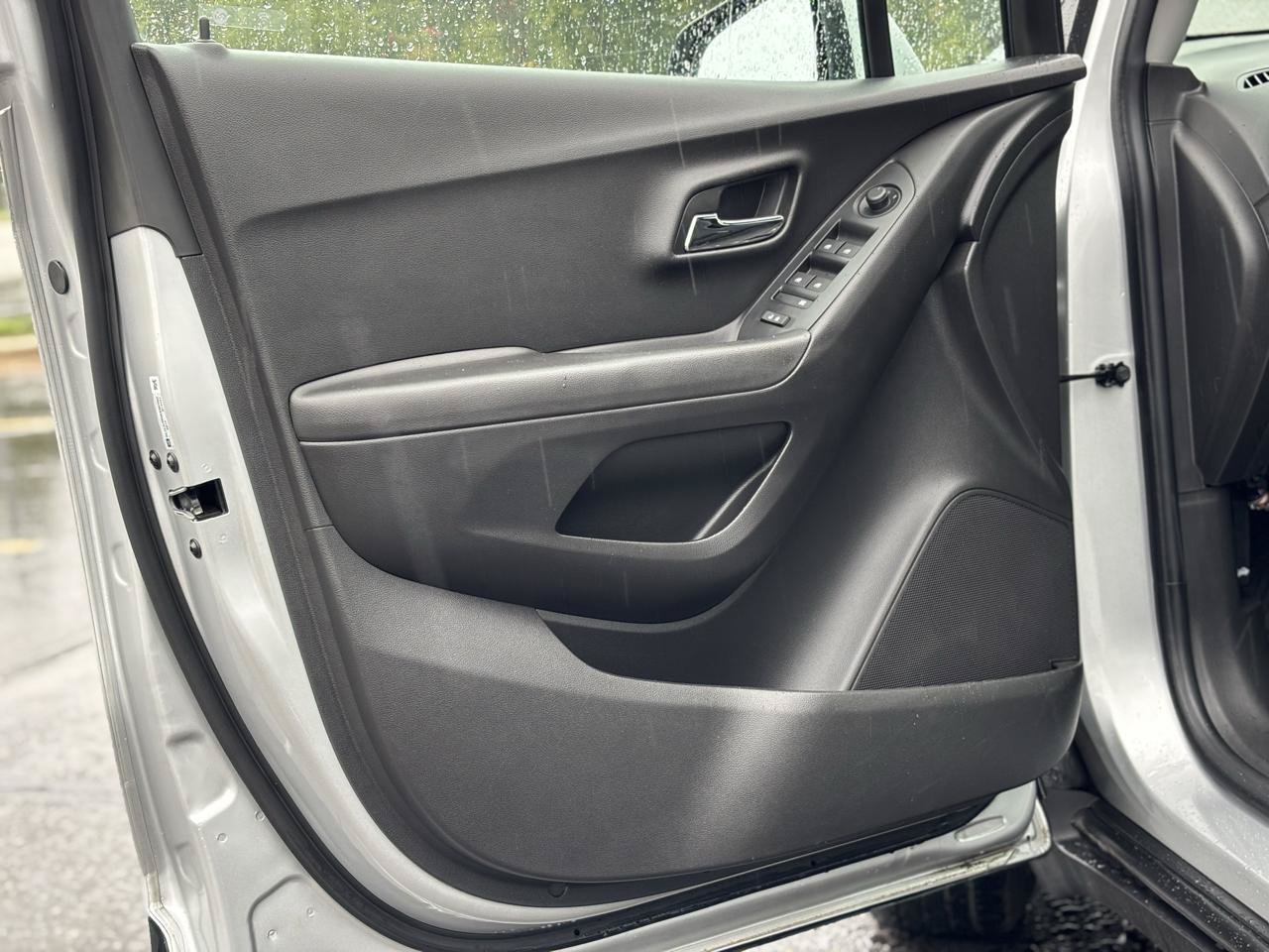 Used 2019 Chevrolet Trax LT w/ LT Convenience Package FWD image 14