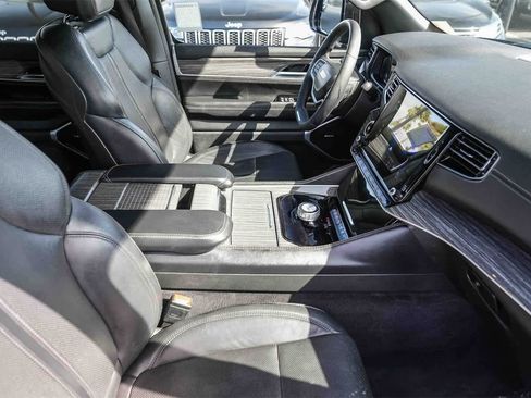 Used 2022 Jeep Wagoneer Series II image 13