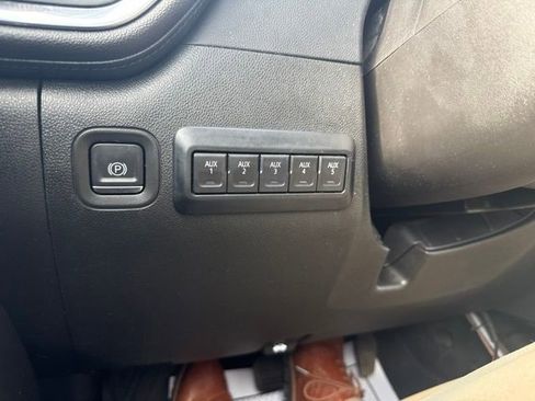 Used 2022 GMC Sierra 3500 SLE w/ SLE Convenience Package AWD/4WD image 17