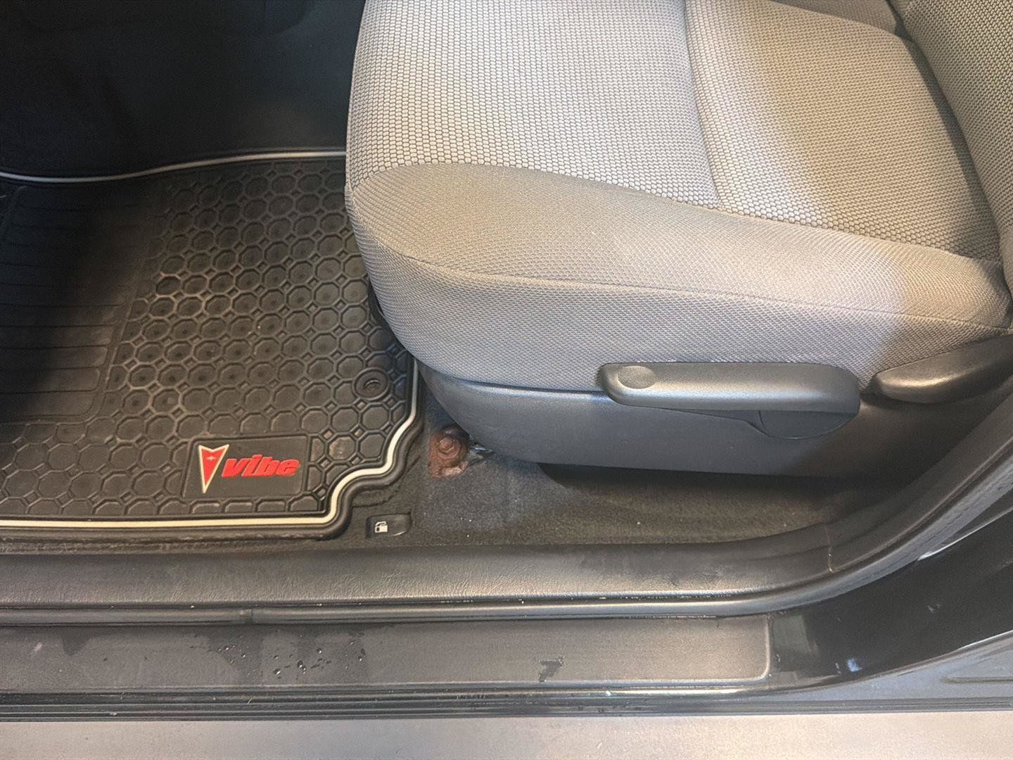 Used 2007 Pontiac Vibe w/ Preferred Package FWD image 20