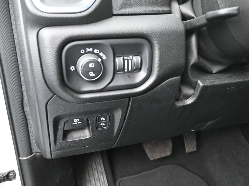 Used 2025 RAM 1500 Laramie AWD/4WD image 12