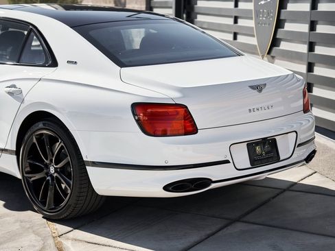 Used 2024 Bentley Flying Spur S V8 image 9