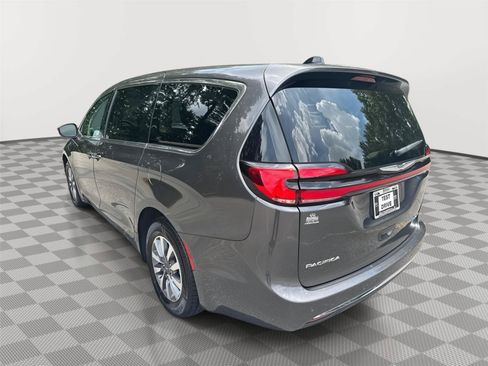 Used 2023 Chrysler Pacifica Touring-L FWD image 8